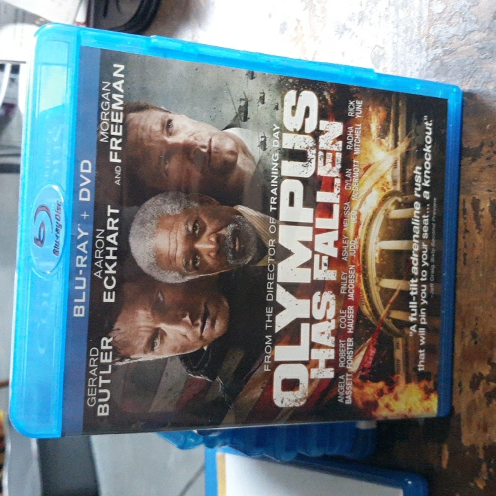 Olympus Has Fallen Blu Ray 2 dvd set (SKU AB 7)